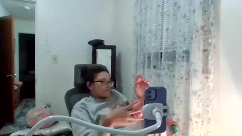 Snapshot of feetnymph chatting on 11-22-25, 04:00 Soley online show from 11-22-25, 04:00