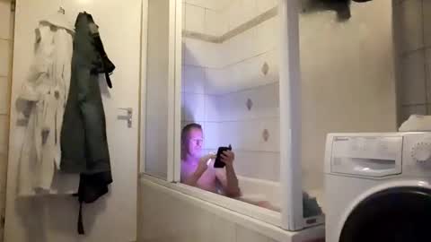 Snapshot of feetofflames26 chatting on 10-31-25, 06:42 Max online show from 10-31-25, 06:42