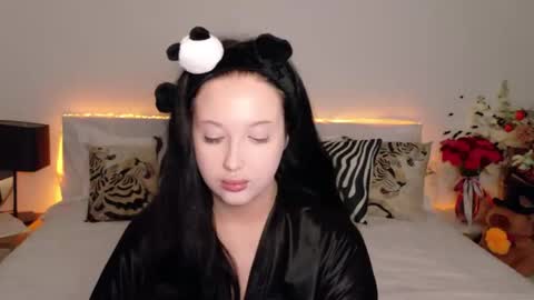 Felicia Herceg online show from 10-31-25, 07:26