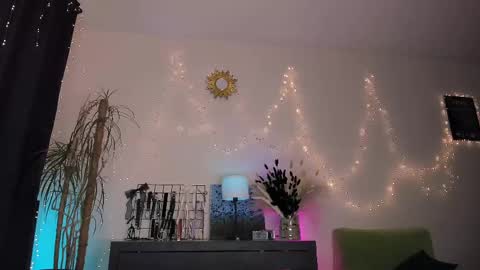 Fely online show from 02-19-25, 08:31