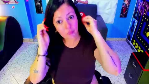 Snapshot of felinagrrr chatting on 03-08-25, 11:18 felina online show from 03-08-25, 11:18