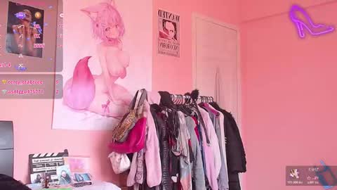 Snapshot of felinexoxo chatting on 12-17-25, 06:03 FELINE online show from 12-17-25, 06:03