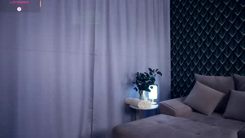 Hello im Nova online show from 10-12-25, 04:22