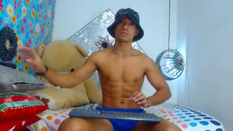 Snapshot of felix_sexyboyx chatting on 12-07-24, 02:24 INSTA DAVID ESCOBARZ online show from 12-07-24, 02:24
