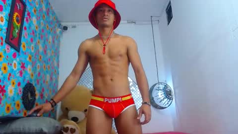 Snapshot of felix_sexyboyx chatting on 12-24-24, 09:50 INSTA DAVID ESCOBARZ online show from 12-24-24, 09:50