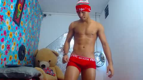 Snapshot of felix_sexyboyx chatting on 12-28-24, 05:44 INSTA DAVID ESCOBARZ online show from 12-28-24, 05:44