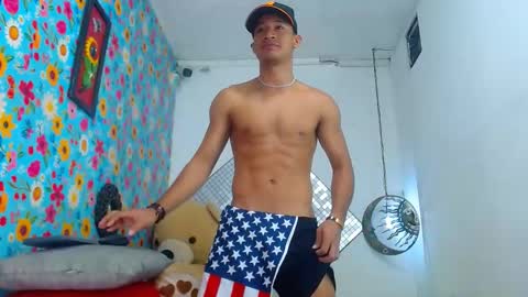 Snapshot of felix_sexyboyx chatting on 01-11-25, 10:29 INSTA DAVID ESCOBARZ online show from 01-11-25, 10:29