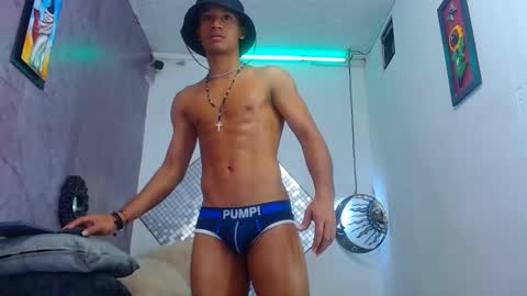 Snapshot of felix_sexyboyx chatting on 01-30-25, 11:44 INSTA DAVID ESCOBARZ online show from 01-30-25, 11:44