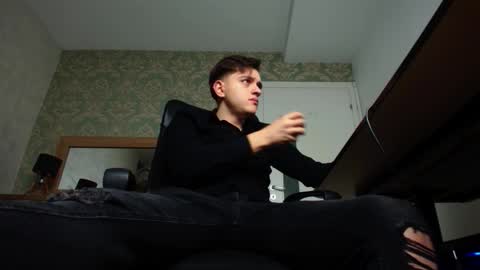 Snapshot of felixstark chatting on 10-16-25, 04:13 FelixStark online show from 10-16-25, 04:13