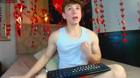 Snapshot of femboy_max chatting on 09-15-25, 12:38 Femboy Max online show from 09-15-25, 12:38