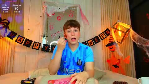 Snapshot of femboy_max chatting on 10-27-25, 12:31 Femboy Max online show from 10-27-25, 12:31