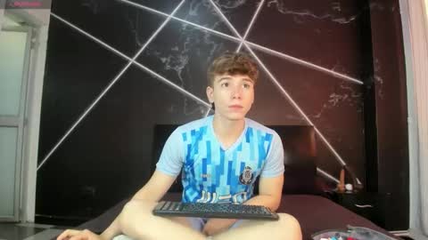 Snapshot of femboy_max chatting on 11-27-25, 11:56 Femboy Max online show from 11-27-25, 11:56