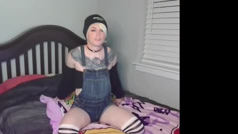 Snapshot of femboydee73 chatting on 10-02-25, 02:40 Dee online show from 10-02-25, 02:40