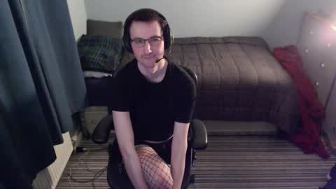 Snapshot of femboyskye chatting on 10-26-25, 12:49 Skye online show from 10-26-25, 12:49