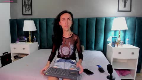 Snapshot of fenix_karoll chatting on 01-04-25, 10:05 Karol online show from 01-04-25, 10:05