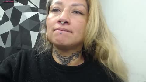 Snapshot of fenix_purple chatting on 10-26-25, 01:00 FENIX online show from 10-26-25, 01:00