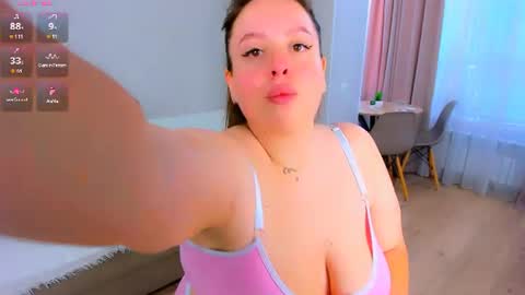 Snapshot of feral__berry__ chatting on 07-20-26, 07:33 Regi online show from 07-20-26, 07:33