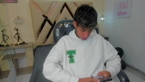 FER PHOENIX online show from 10-21-25, 03:29