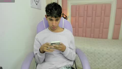 FER PHOENIX online show from 04-22-26, 03:31