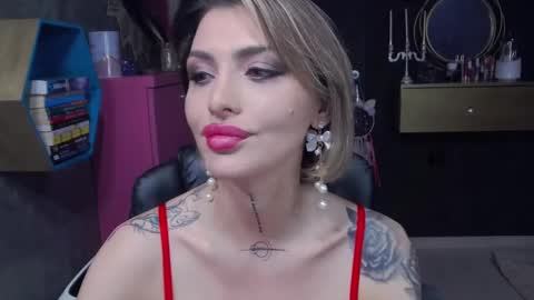 Snapshot of fetishsarah chatting on 12-19-24, 06:01 Sarah online show from 12-19-24, 06:01