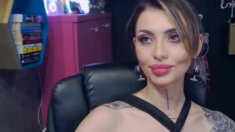 Snapshot of fetishsarah chatting on 01-23-25, 09:18 Sarah online show from 01-23-25, 09:18