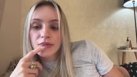 Lisa online show from 09-22-25, 10:28