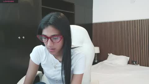 Snapshot of ffreyja_ chatting on 04-04-26, 06:27 Freyja online show from 04-04-26, 06:27