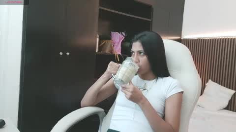 Snapshot of ffreyja_ chatting on 04-11-26, 01:21 Freyja online show from 04-11-26, 01:21
