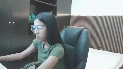 Snapshot of ffreyja_ chatting on 05-05-26, 11:46 Freyja online show from 05-05-26, 11:46