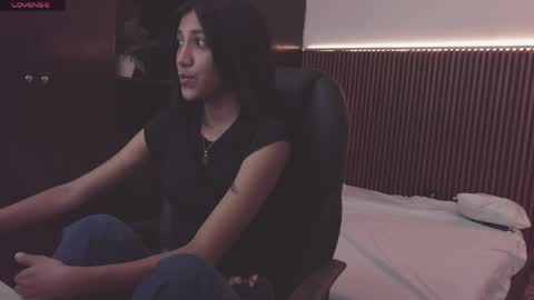 Snapshot of ffreyja_ chatting on 05-08-26, 01:44 Freyja online show from 05-08-26, 01:44