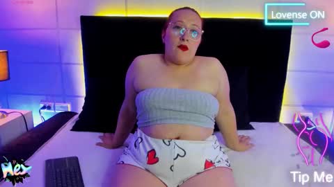 Snapshot of fieryluciana chatting on 10-19-25, 03:18 Luciana online show from 10-19-25, 03:18