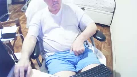 Snapshot of filhober chatting on 01-18-25, 02:47 filhober online show from 01-18-25, 02:47