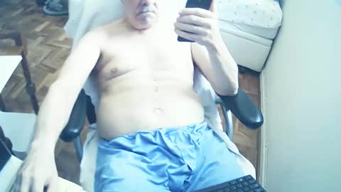 Snapshot of filhober chatting on 02-17-25, 02:37 filhober online show from 02-17-25, 02:37