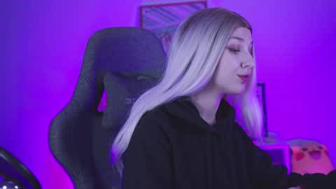 Snapshot of filipinaadams chatting on 12-21-24, 08:28 cap and Lana  online show from 12-21-24, 08:28