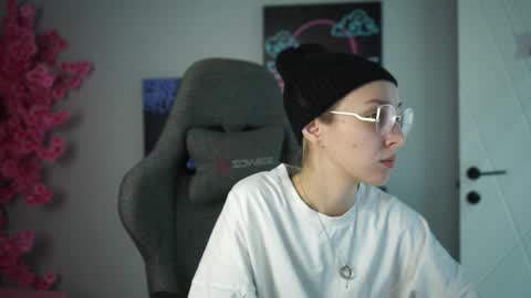 Snapshot of filipinaadams chatting on 10-12-25, 02:43 cap and Lana  online show from 10-12-25, 02:43