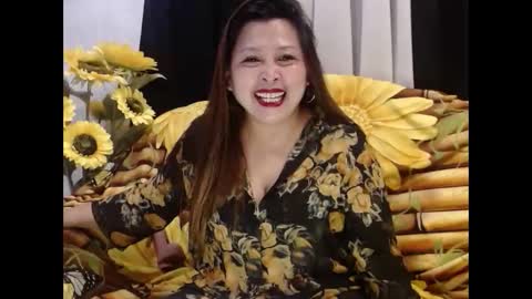 Yhen online show from 05-18-26, 08:14