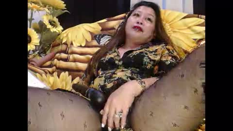 Yhen online show from 05-19-26, 04:08