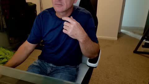 Snapshot of finding_ross chatting on 11-01-25, 09:28 Ross online show from 11-01-25, 09:28