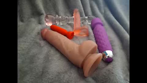 Snapshot of findingmetofindyou chatting on 10-04-25, 04:54 Tiffany Tay online show from 10-04-25, 04:54