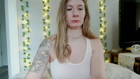 Snapshot of findomgoddessnatalia chatting on 06-16-26, 04:31 Goddess Natalia Findom online show from 06-16-26, 04:31