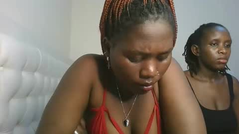 Snapshot of fine_melanie chatting on 10-25-25, 12:45 melanie online show from 10-25-25, 12:45