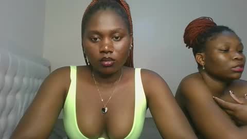 Snapshot of fine_melanie chatting on 10-28-25, 02:20 melanie online show from 10-28-25, 02:20