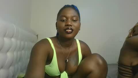 Snapshot of fine_melanie chatting on 11-20-25, 04:23 melanie online show from 11-20-25, 04:23