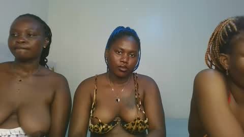 Snapshot of fine_melanie chatting on 12-05-25, 01:14 melanie online show from 12-05-25, 01:14