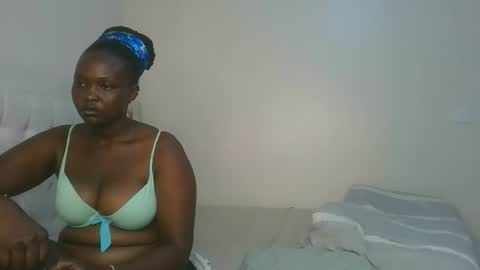 Snapshot of fine_melanie chatting on 12-17-25, 12:27 melanie online show from 12-17-25, 12:27