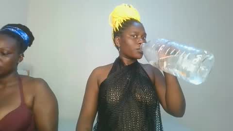 Snapshot of fine_melanie chatting on 12-19-25, 09:33 melanie online show from 12-19-25, 09:33