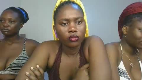 Snapshot of fine_melanie chatting on 01-11-26, 12:10 melanie online show from 01-11-26, 12:10