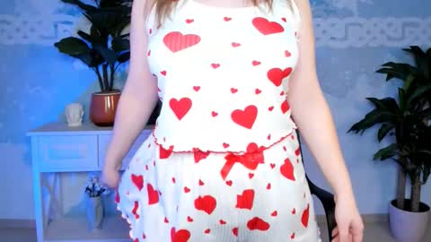 Snapshot of fioramarmoris chatting on 11-22-25, 02:27 fiora online show from 11-22-25, 02:27