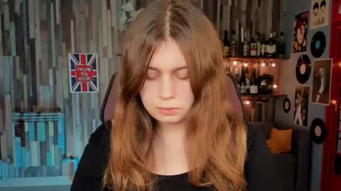 Snapshot of fioramarmoris chatting on 11-27-25, 01:02 fiora online show from 11-27-25, 01:02