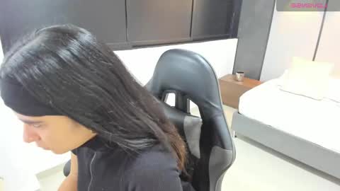 Snapshot of fiorella18_ chatting on 10-22-25, 07:13 F I O R E L L A  online show from 10-22-25, 07:13